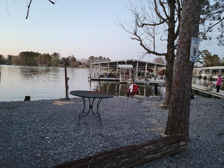 Bay Springs Country Inn & Marina Centre Bagian luar foto