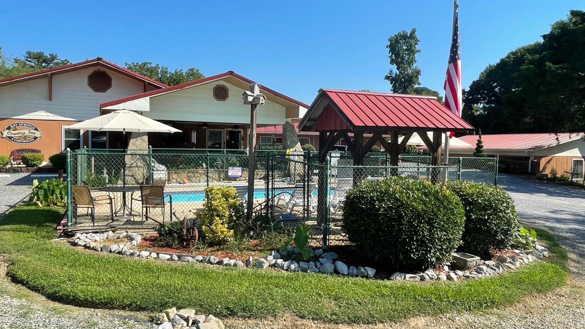 Bay Springs Country Inn & Marina Centre Bagian luar foto